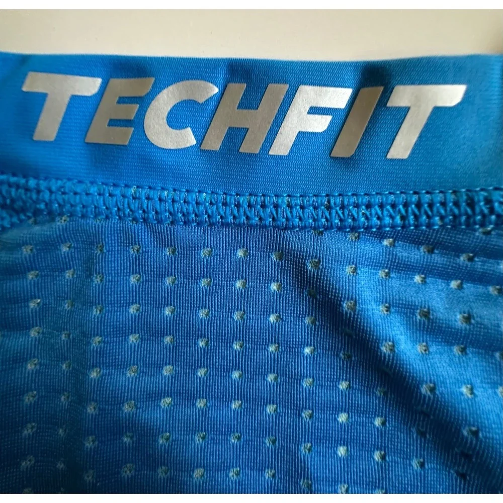 Adidas Techfit Climachill Compression Shirt Blue Mens Medium AJ5707 Training Tee
